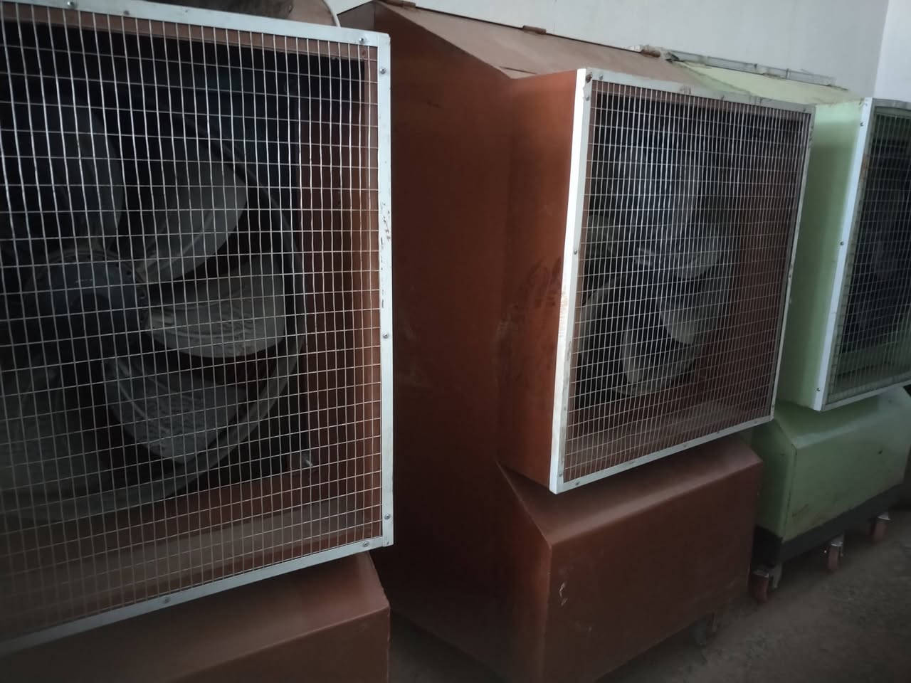 السلام عليكم مبردات موكب استعمال قليل كربلاء حي الغدير ***********
