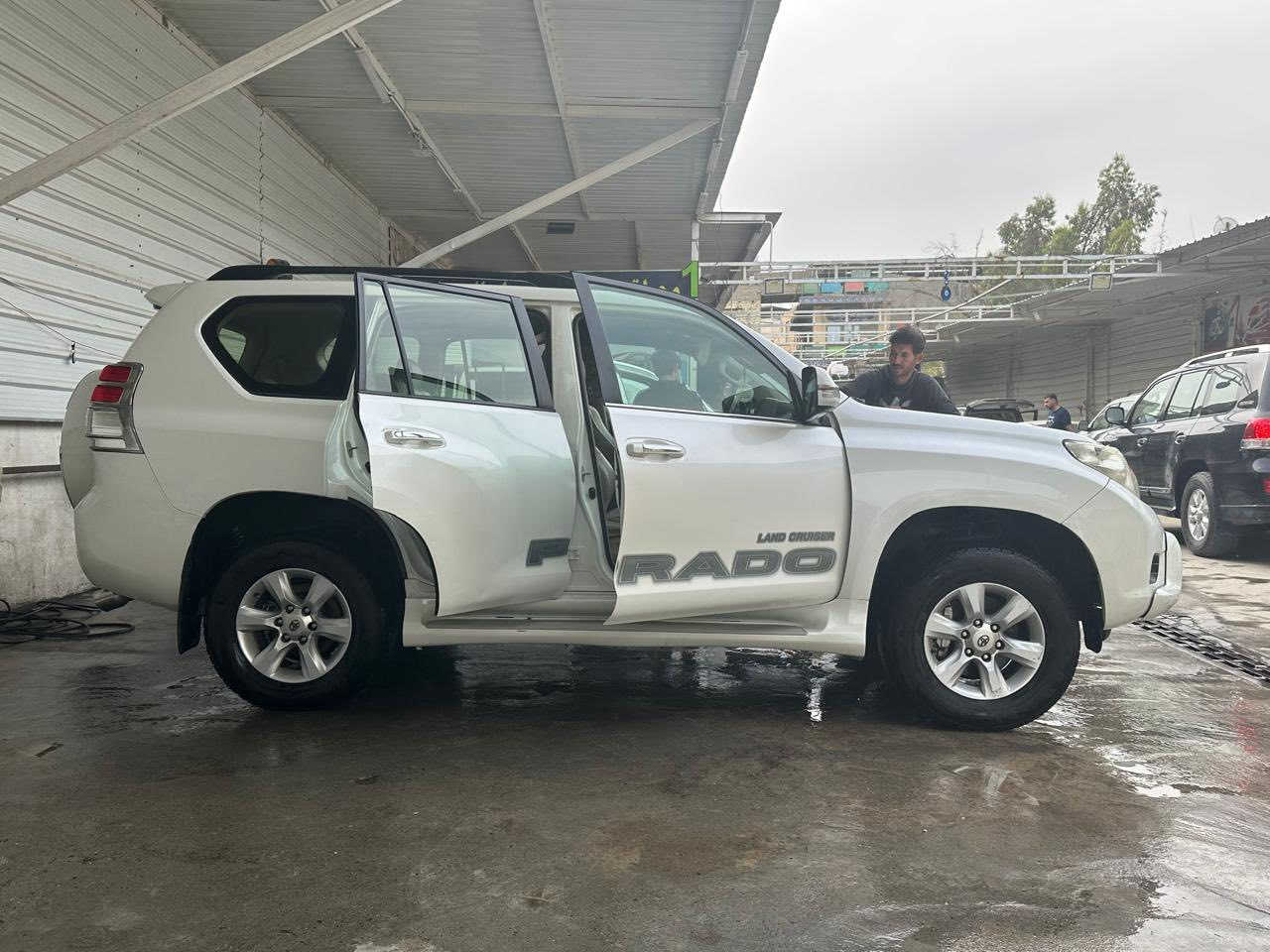 برادو 2012 كويتية بيها بارد بالجاملغ الخلفي على كد شبر وبيها شخط بسيط بالجاملغ الأيسر الأمامي رقم بغداد باسمي السيارة 
السعر 270  $ كير مكينة صدر تبريد كله جاهز المكان بغداد ***********
