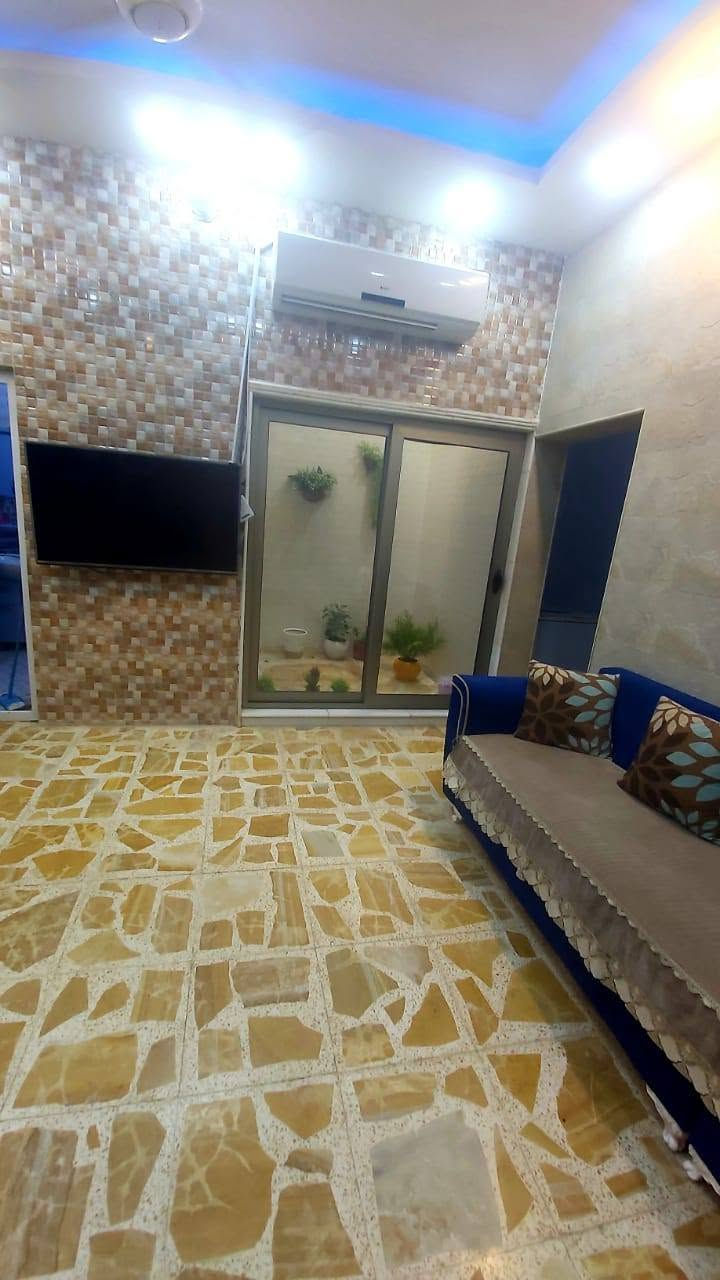 بيت ١٥٠ متر
٧ونص × ٢٠

عكادة بس اكو رباط صب

بناء ٢٠١٤ وتحدث ب ٢٠٢١

الطابق الاول غرفتين وصالة ومطبخ واستقبال وخدمات

الطابق الثاني ثلاث غرف نوم وخدمات

القطاع الفرع الي مقابل مركز شرطة الصدر ثالث بيت ع يمنة
للأستفسار ***********
