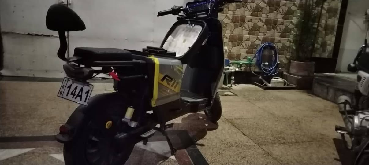 سلام عليكم
دراجه شحن r11 
موديل 25 شحن 
بطاريه ليثيوم 73فولت 45 امبير المسافه 60كيلو 
(بطاريه ليثيوم مو جاف) 
صالها عدي شهرين 
سرعه حقيقي 60 
بيها حادث مثل ما مصور 
...... السعر 650 وبيها مجال للطيبين.......
***********
