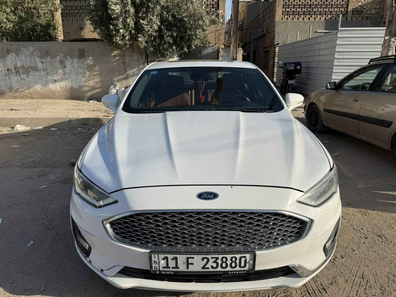 السلام عليكم تحية طيبة
فورد فيوجن 2020 تيتانيوم محرك 2000 توربو 

رقم بغداد 

ماشية 177 كيلو 

حادثها قطعة وحدة فقط ( جاملغ اليسار فقط ) بدون ايرباك او شواصي 

داخل السيارة قرميدي بلادي 

انارة دشبول داخلية بلادية

كشن كهربائي جهتين 

تبريد و تدفئة كشنات الكهرباء 

قطعتين تبريد 

هاند بريك بصمة 

تشغيل عن بعد 

بصمة أبواب جهتين 

گير ماوس 

شاشة Sony 

كل صيانتها قطع غيار شركة ford 

تحكمات ستيرن رايدها 143 ورقة 

مكان السيارة المنصور / ***********
