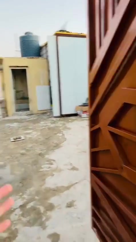 السلام عليكم بيت للبيع  قرب جامعه كربلا عل طريق كربلا طوريج قريب على الشارع العام سند. 25 وياه سخان ومغسله وماطور كلهن شغالات وتانكي ابوالالف للاتصال *********** بيه واتساب
