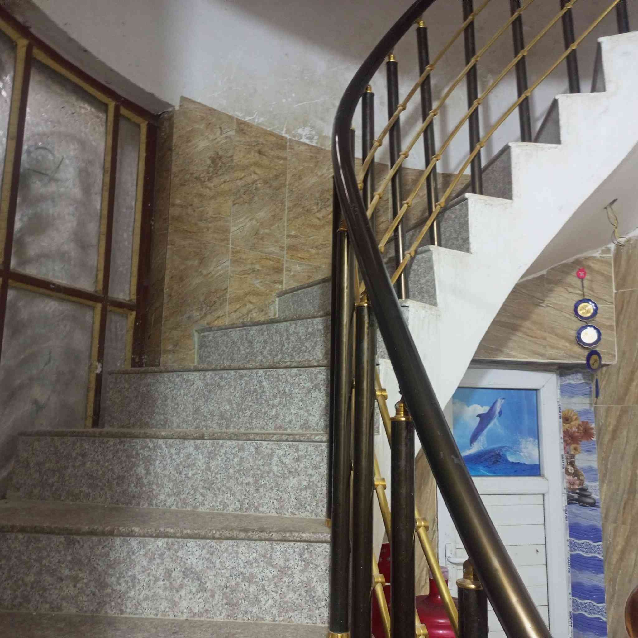 الديوانية حي الوحدة الرابعة داخل فرع قريب علي الشارع العام اقرب نقطه داله سوق ابو شميغ بيت للبيع موقع ممتاز وسعر مناسب
دار نظيفة جاهزة للسكن
بيت طابو صرف متوفر جميع الخدمات 
البيت يتكون من 3طوابق   مساحه150

يتكون الطابق الاول
كراج(طرمه)  ومطبخ و صاله واستقبال وغرف عدد 2 بنفس الحجم  صحيات داخلي وخارجي منور عدد 2

يتكون الطابق الثاني
صاله و غرفه سويت وغرف عاديه وسطح

الطابق الثالث
فقط سطح

السعر 220 بي مجال بسيط
الديوانية حي الوحدة الرابعة داخل فرع قريب علي الشارع العام اقرب نقطه داله سوق ابو شميغ بيت للبيع موقع ممتاز وسعر مناسب


**إذا كنت صاحب هذا الإعلان وتريد حذفه لأي سبب، رجاءا أرسل رسالة إلى الدعم الفني**