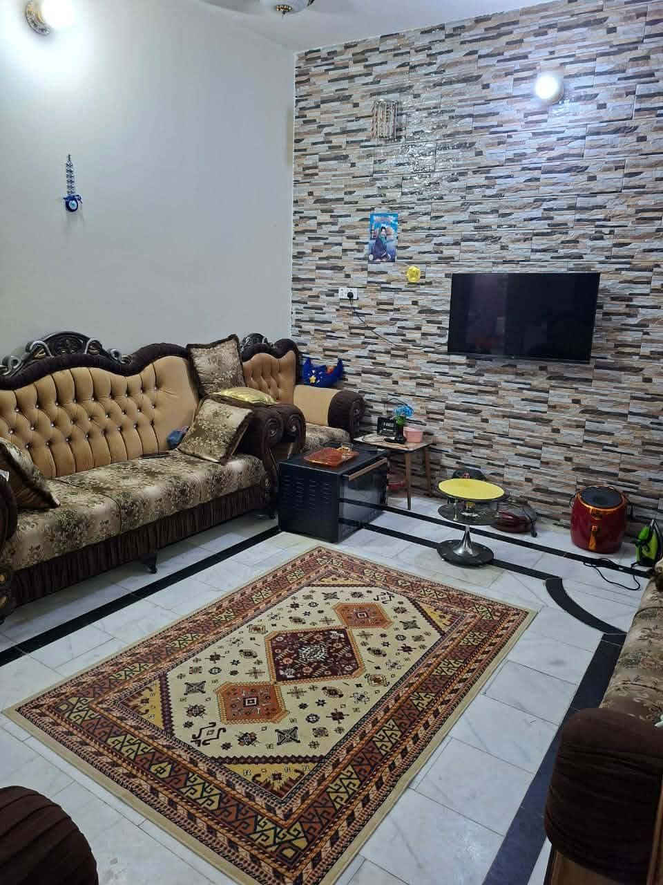 ا� بيت للبيع – حي الجامعة

📍 موقع مميز وحيوي

🔹 المساحة: 200 متر²
🔹 الواجهة: 10 م
🔹 النزال: 20 م

🏠 يتكون من طابقين:

الطابق الأول:
✔️ غرفتان
✔️ صالة
✔️ غرفة استقبال
✔️ مطبخ
✔️ صحيات

الطابق الثاني:
✔️ غرفتان
✔️ صالة
✔️ صحيات

✨ بيت مناسب للسكن العائلي، بموقع مميز وقريب من الخدمات.

📞 للاستفسار والمعاينة:***********

