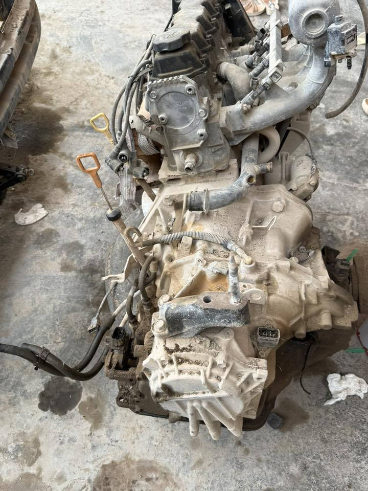 السلام عليكم محرك وكير افيو للبيع مفتوح خليجي *********** المحرك مكطوع بيه القايش مال تايم كيس
