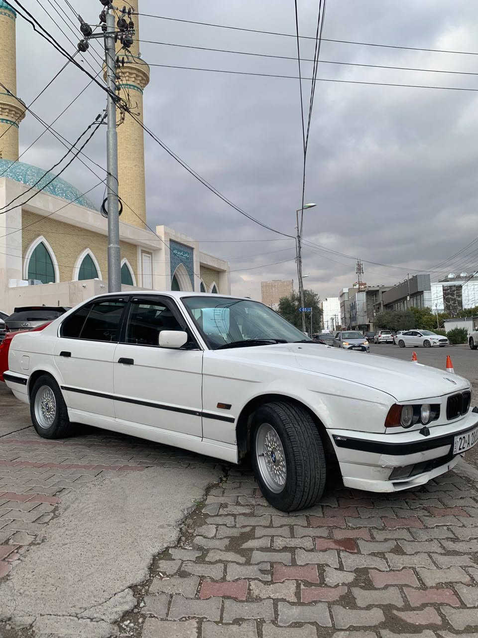 بی ئێم BMW 525                               
مۆدیل 1989
1پارچە سبوغ 
بێ ناو بێ ئێڕباگ 
مەکینەی سەقەڕی بۆ داندراوە V6 
ڕەقەم و سەنەوی نوێیە 
ڕویشتن 280 km 
فوول مواسفات ، تۆماتیک تەبرید سلایت ، جلد 
٤٦۰ هەزار غەرامەی لەسەرە 
***********
نــــــرخ 75 وەرەقە أربيل, العراق
