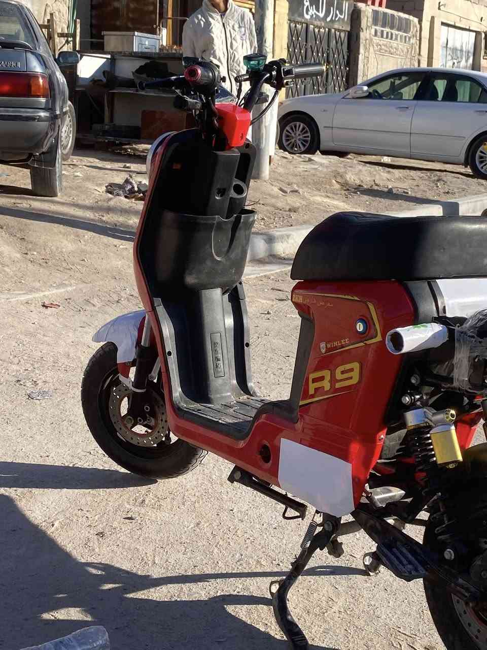 دراجهR9دراجه حلوه مزوده 6باتري. 23امبير المكان البصره الزبير قرب مستشفى الشفاء ***********السعر ٣٧٥وبيه مجال العمل
