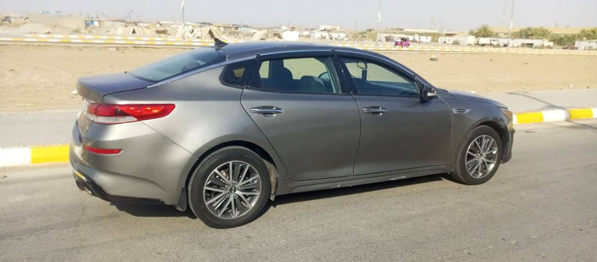 كيا اوبتما 17 امريكي gdi
فول مواصفات 1/1 
 بنوراما
مري شفط
وضعيات قياده.3 سبورت / وايكو/وعادي
بصمة ابواب + بصمة تشغيل + اشاير ترحيب
كشنات خلفي امامي تبريد + تدفئه+ كشن خزن ميموري وبعد هواي مواصفات بيه

مكينه وكير وتخم تاير وتخم حداديه جاهزه للاخير
ملاحظه ؟؟ ترهم مراوس حسب لقناعه
بيه ضربه جهت سايق تكمه وجاملغ وربع باب خلفيات. 
ابيعلك صبغ احزام كفلك كص وشرعيات. والتحويل رقم بغداد انكليزي بسمي هزه جديده ورقام وسنويه كله جديد
السعر 105 وبيه مجال قليل / ***********
