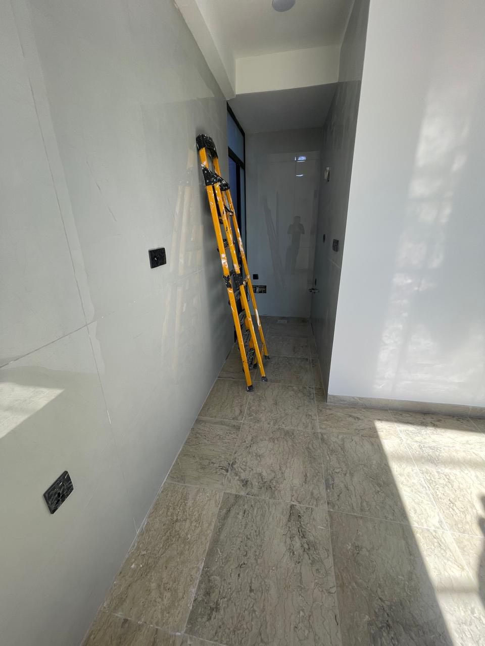 للإيجار في السيدية
شقة مساحة 55 متر زيرو مودرن
📍 طابق أول وطابق ثاني
تتكون من:
• غرفة نوم
• صالة
• مطبخ
• خدمات
✨ الشقة مجهزة بـ:
✔️ كاونتر
✔️ طباخ
✔️ غسالة
💰 بدل الإيجار: 600 ألف 

وطابق ثاني 500 الف
الموقع مربع جامع الكبيسي 

📞 للاستفسار أكثر لاتصال عبر

 الرقم التالي ***********
