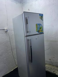 ثلاجه للبيع اي عطل مابيها مستعجل بيها ١٥٠ وبيها مجال. الرقم 0782347889...