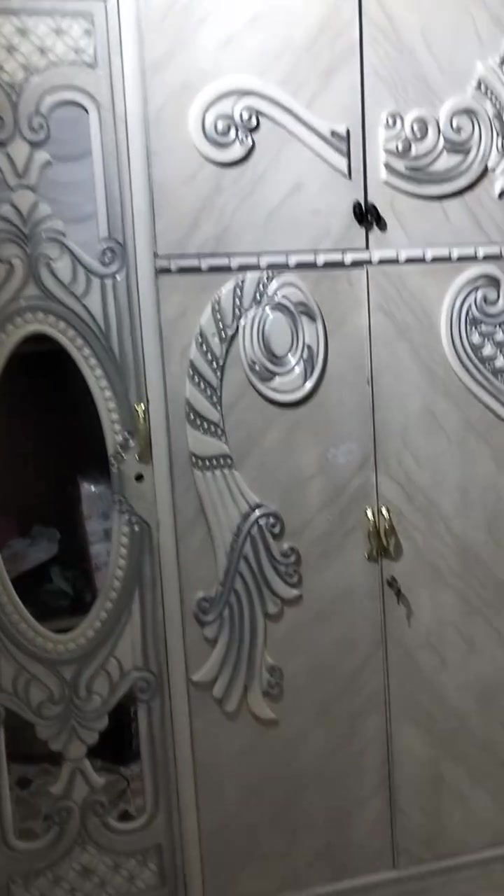كما موضح بالصور والفيديو غرفة اخشاب نضيفة المكان سبع قصور شارع ابو احمد للاستفسار متواجد ع خاص والواتساب ***********
