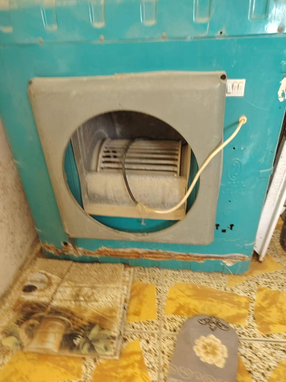 مبرده نضيفه مجرد متروكه وعليها تراب شغاله من كلشي  ٦٠ اريدها والعربانه نفرين بعدها بجيسها اريدها ب٦٠ للاستفسار الاتصال ***********

