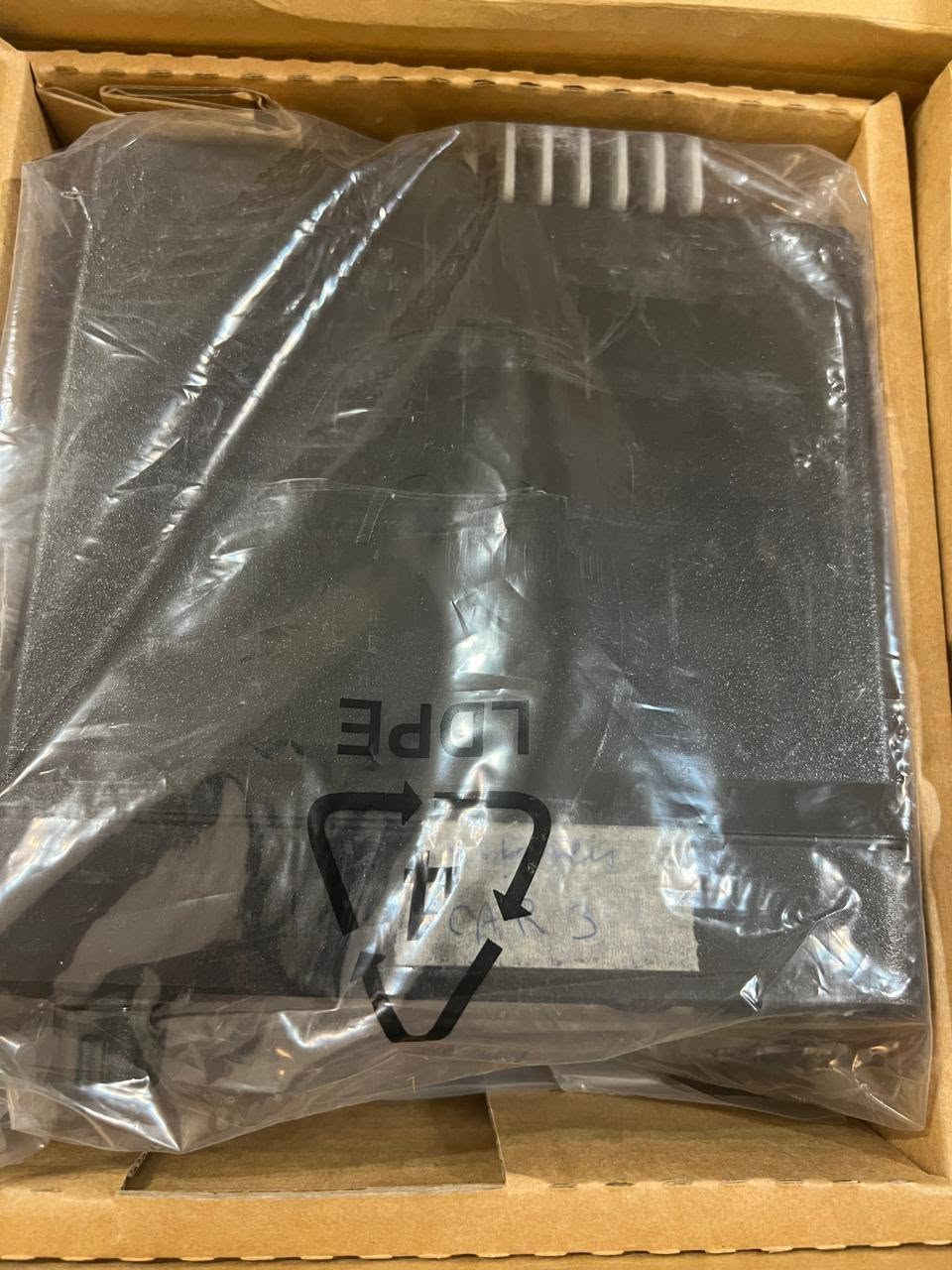 جهاز حاكية للبيع لا سلكي 
الموديل: DM4600
رقم الموديل: MDM28JQN9JA2AN
نطاق التردد: 136–174 MHz (VHF)
القدرة: High Power (قدرة إرسال عالية)
النوع: جهاز لاسلكي متنقل رقمي/تماثلي للمركبات والقواعد الثابتة.
مميزاته الأساسية:
شاشة ملونة كبيرة.
يدعم الاتصال الرقمي DMR.
يعمل على قنوات VHF (136-174 ميغاهرتز).
جودة صوت قوية ومناسب للشركات والجهات الأمنية والخدمية.
يمكن برمجته لعشرات أو مئات القنوات حسب الإعدادات.
السعر ٢٥٠ 
***********
