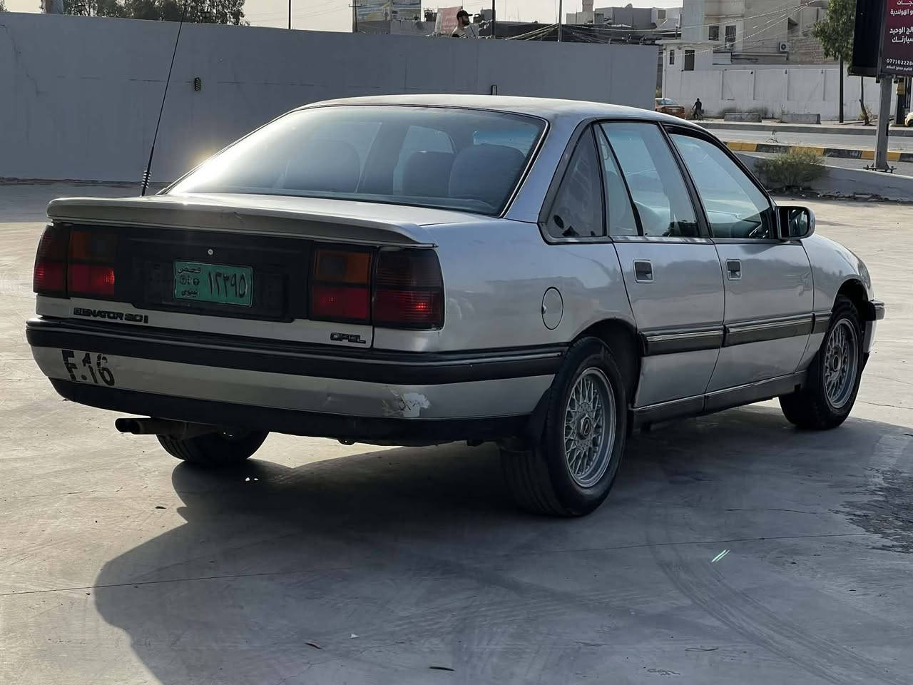 السعر 23$$          ***********
سيناتور موديل 1990 مكينه كير شرط تبريد شغال صبغ عام جماليه بدون دواخل وبدون معجون كير عادي سلايت رقم نينوى سنويه بيضاء مرسمه ومدفوع كمركها كوبون بانزين موجود جامات كهرب داخل صاج ويل كب مري كهرب شرعي موجود شرط التحويل مكان السياره موصل
