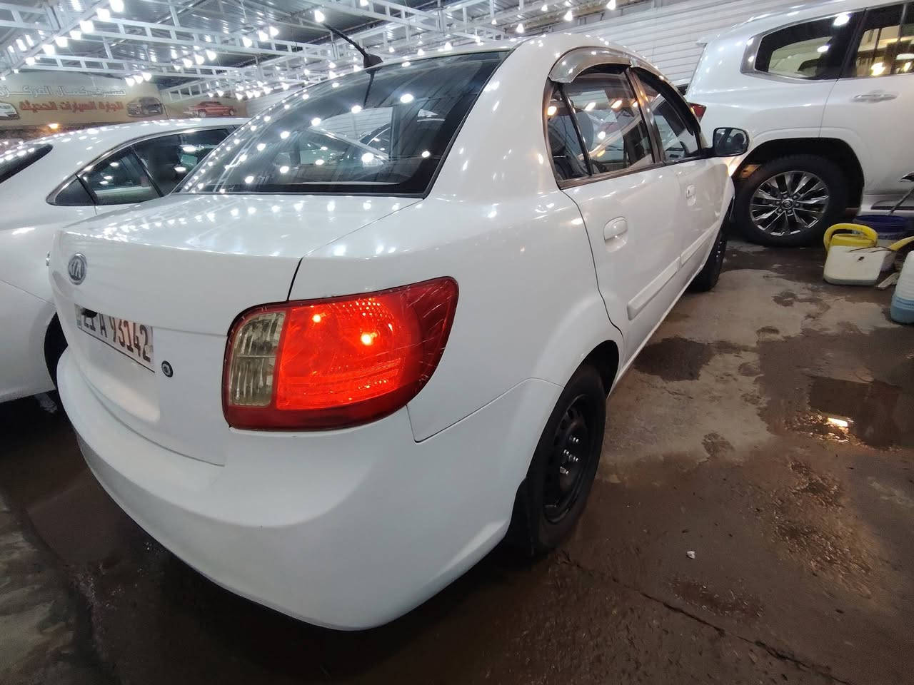 السلام عليكم
كيا ريو ٢٠١١ خليجي محرك ١٦٠٠ فول مواصفات بيها جاملغ وبنيد اثر طخة بسيطة وبيها تصليح بسيط ورة اللايت الايسر 
جام كهرباء وسنتر لوك وتحكم ستيرن وكامرا خلفية جاهزة بدون نواقص تبريد تدفئة حدادية 
السعر ٨٢ 
مكانها الكريعات او سبع ابكار 
***********
