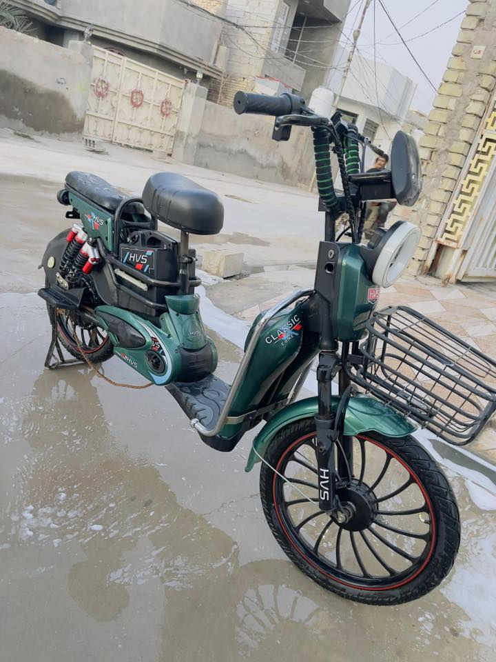 السلام عليكم دراجه شحن موديل 2025 كلش نضيفه للبيع بطاريات نص عمر سرعه 99 خمس بطاريات سعر 250وبيه مجال للشراي عنواني بعقوبه لكاطون ***********
