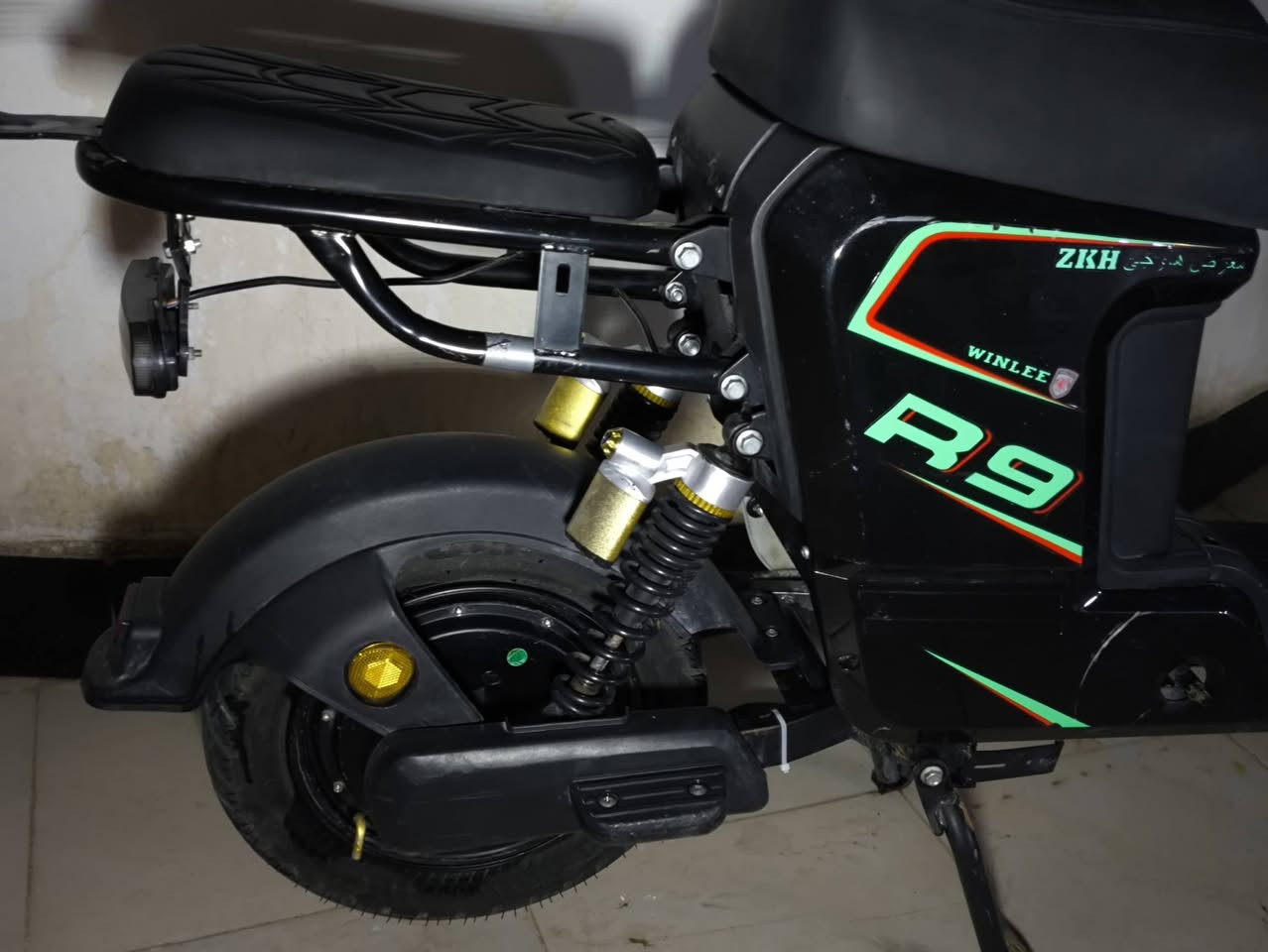 دراجه شحن r9 جيل 25  متكامله استعمال 3 اشهر والدليل عقد الشراء مال دراجه والدراجه اي نقص ما بيها  5 بطاريات ملف 1500 سرعه 109 بل عداد والسرعه الفعليه 65 كلشي شغال بيها وغراضها كامله سعر 430 وبي مجال لطيبين عنوان ناصريه مركز والهاتف ***********
