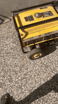 للبيع برغب ممفتوح بيها مشتغله قليل مكاني بغداد جسر ديالى الجديد هاتف بي واتساب *********** السعر 100 قفل
