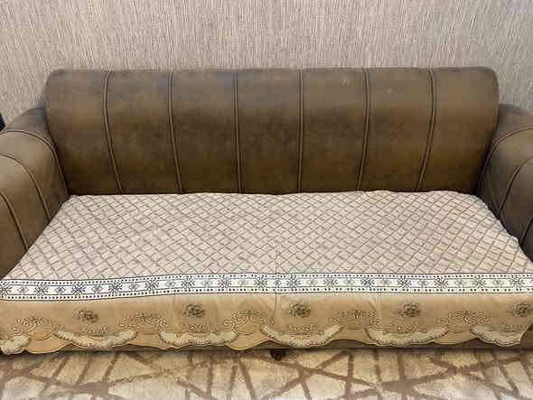 السلام عليكم تخم للبيع السعر 100 الف قفل التخم سليم من اي كسر 
الحريه حي السلام 
***********
