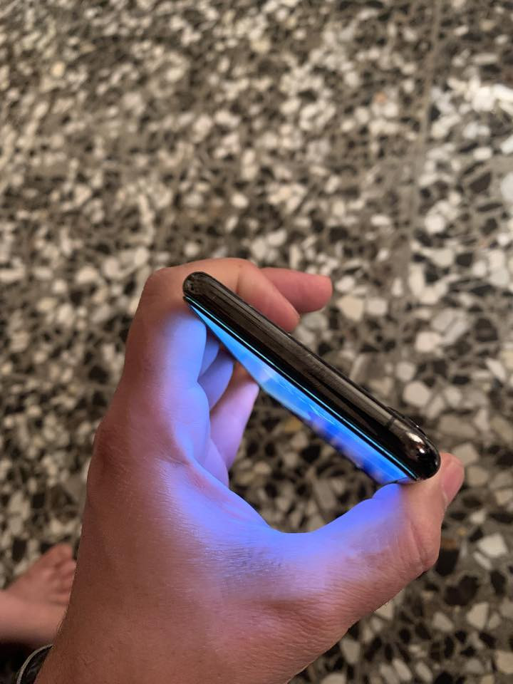 السلام عليكم للبيع ايفون xs max وتر بروف بلاد 
الجهاز بلادي ذاكرة 256 بطارية 75 الجهاز بلادي ممفتوح شرط الفحص فقط ضهر مفطور مكاني بغداد الدوره لا يوجد توصيل سعر الجهاز 190  شراي اتصل فقط 
*********** واتساب او اتصل 
ممتواجد فيس
