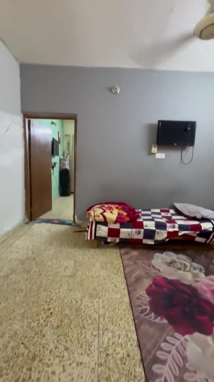 بيت للبيع طابق ونص عكادة مساحة ٥٠ متر واجهة ٤ وربع نزال ١١ متر يحتوي على هول + حولي + خدمات مشترك + مطبخ + منور الطابق الثاني غرفة نوم + بيتونة + مخزن + صطح البيت في منطقة الوشاش جهت الحكام طابو صرف تلفون ***********وتساب ***********وتساب ***********او مراجعة مكتب الخبير للعقار ومن للة التوفيق
