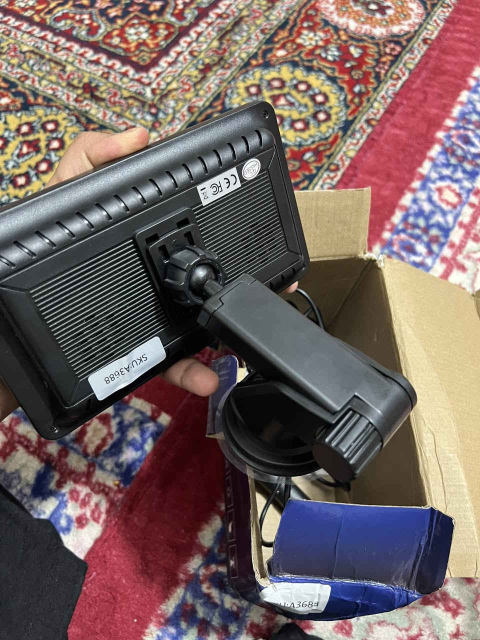 سلام وعليكم شاشه سياره بهاذ الشكل كلش قويه وماركه معروفه تنربط على جداحه وبيها بلوتوث اكتبولنه سعر وبلعافيه اعلى سعر ابيع للاستفسار واتساب ***********
