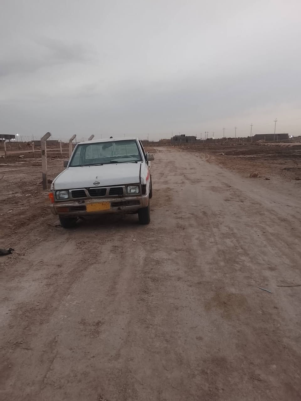 نيسان تك موديل 93 رقم انبار صدامي 
محرك وكير نيسان حجم 2000 
كير عادي مال نيسان 2003 جديد 
سياره مرتبه بدي نظيف قماره نظيفه 
سعر 15
عنوان ناصرية داخل المركز 
***********
