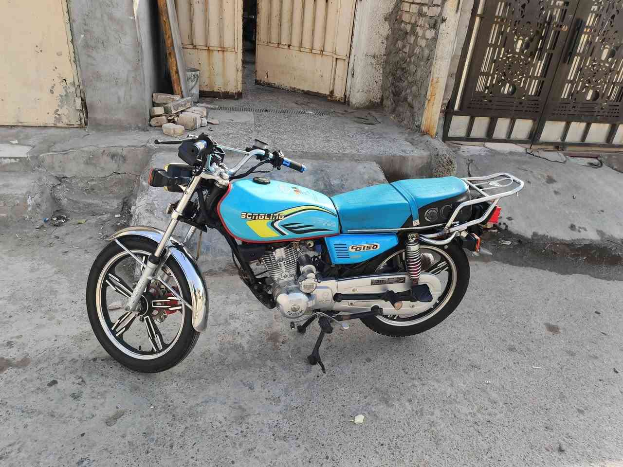 دراجه ايراني سونيك موديل 22 السعر 550 المكان بغداد الحسينيه والاتصال على هذا الرقم***********
