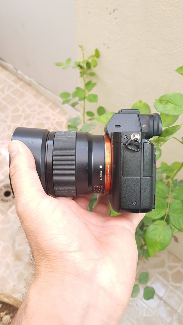 Sony A7R2 with 50mm lens 1.8
للبيع فقط 
كاميرا سوني a7r2 مع عدسة ٥٠ملم الثابت ١.٨ عزل ممتاز 
كاميرا معروفة 
٤٢ ميكابكسل.. فيديو 4k .. فوكس سريع تتبع الوجه و العين .. ٣٩٩ نقطة فوكس 
نظافة ٩٩% 
شتر  40k 
كارتون ماكو 
شراي يتفضل خاص.


**إذا كنت صاحب هذا الإعلان وتريد حذفه لأي سبب، رجاءا أرسل رسالة إلى الدعم الفني**