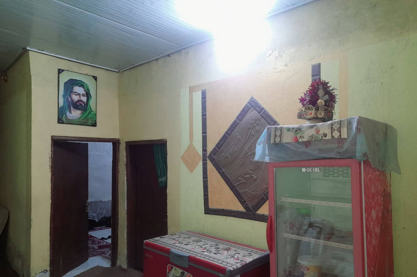 بيت تجاوز للبيع
1- المساحة 250 متر
2-غرفتين وصالات اثنين ومطبخ وصحيات
3-ساحة امامية 80 متر ساحة خلفية 50 متر
4- مكان مخصص لبناء غرفة + مكان لبناء استقبال
5- السقف سندويج بنل
6- جاهز من كلشي كهرباء خطين ماي خطين
7-تانكي وسخان ومغسله وماطور ماي
8 - التضحية نهاية شارع العلوة 
9-عرض الشارع 60 متر قريب عالتبليط
10- السعر 15 مليون  
***********
