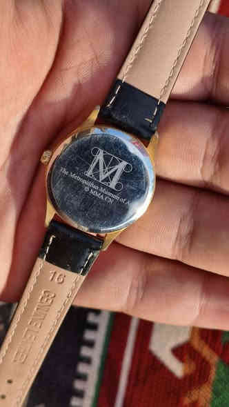 اسم الساعه متحف متروبوليتان للفنون🔥
غطاء الخلفي سل ستيل .✨
المكينة كوارتز🇯🇵🔥
السير : جلد طبيعي🐊
السعر : 30.000 الف دينار🔥

رقمي: ***********✅
