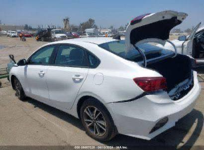 من رخصة الادمن المحترم❤️

السلام عليكم 
فورتي للبيع 23 ماشيه 65 الف كيلو 
مواصفات عاديه 
رادار كامره شاشه 
حادثها كما موضح بلصور  مابيها اي قطعه صبغ 
البنيد بارد والحوض راجع بارد بدون ايرباك 
رقم الهاتف  
***********
***********
 متوفر اتصال وواتس اب 
السعر165  وبيها مجال
