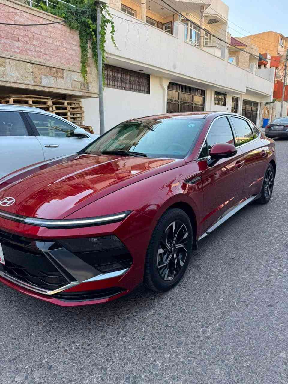 السلام عليكم اخواني الطيبين
سيارة هونداي سوناتا
موديل 2024 
وارد امريكي
لون احمر - داخل ابيض
مواصفات SEL
ماشية 26 الف ميل
ضررها شبر صبغ اسفل الصندوق والباقي مكفول 
ايرباكات سليمة
شواصي دواخل شرط سليم
تترقم شمالي
السعر 168 ورقة ومجال للطيب والصاحب خطوة علينا يجي يشوف السيارة ويدللون❤️
للاستفسار لطفاً
الأتصال على
***********  واتساب
***********  واتساب 
مكان السيارة دهوك اخوان تشرفونا والف مرحبا بيكم
ملاحظة:اعتذر من الشباب الطيبة الي يريدون اقساط ومراوس السيارة فقط نقد ابيعها اخواني الحمدانية, نينوى
