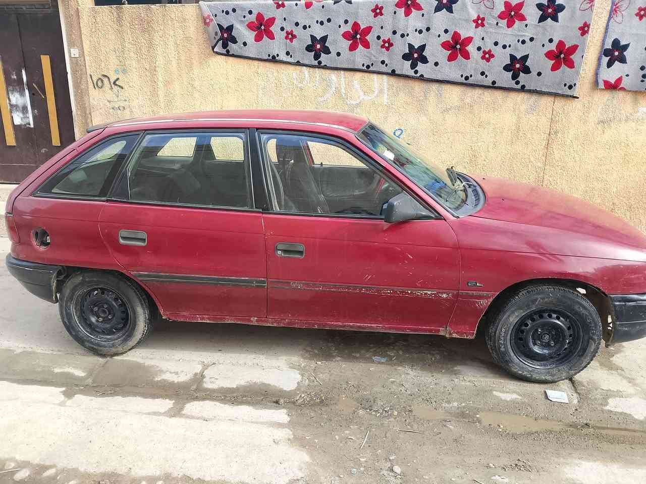 السلام عليكم
استرا حجم 16
كاربون بانزين 
سنويه جديده
موديل 1992
***********
