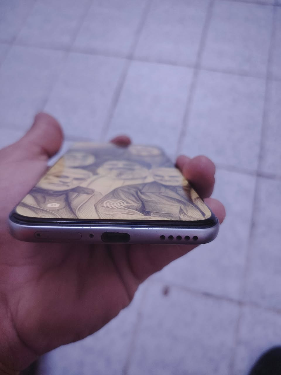 هونر 400برو للبيع نضافه مثل من وضح ل صوره السعر 550 وبي مجال بس بي كسر الزجاج مال كامره الكامره ممتضرره بس الجامه مالتها وصير بسعر جداً مناسب ما الباقي نضيف الرقم وتساب ***********
