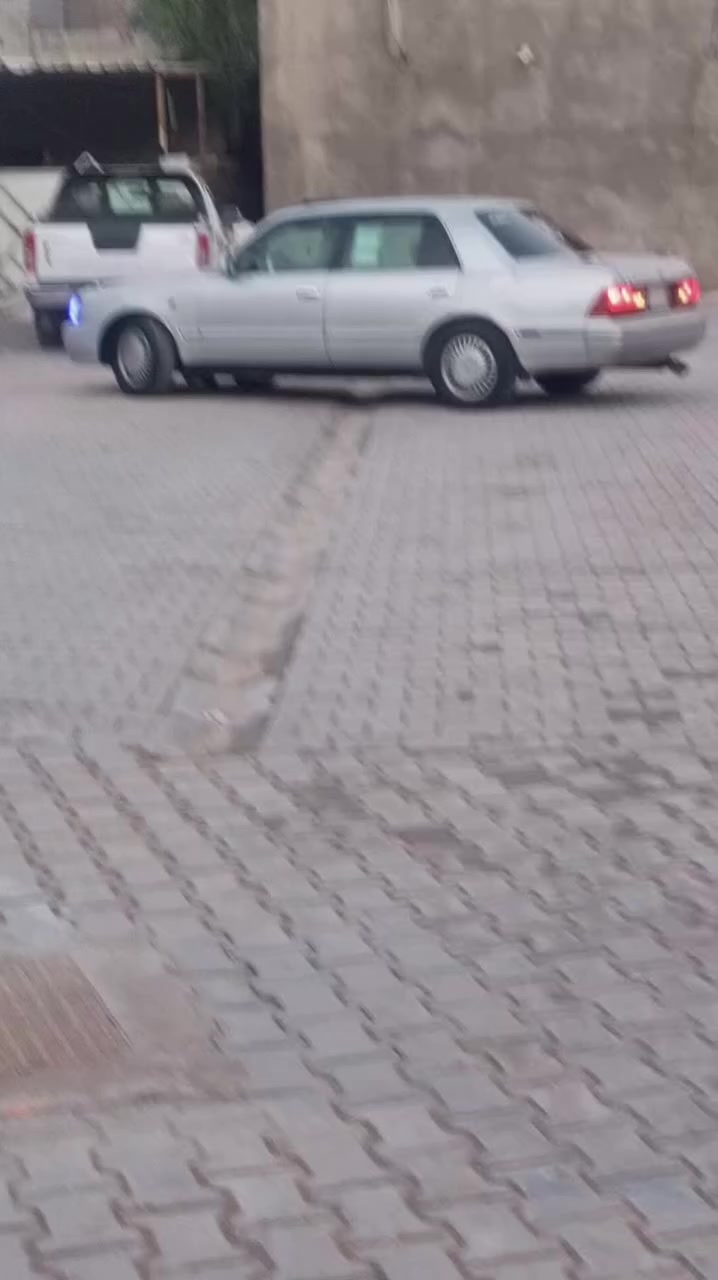 تيوتا كراون للبيع نقل جثه عرضانيه كامله مكفوله من الكص مكينه كير حداده كهربائيات سنويه انتهت صار 6اشهر. ***********سياره بلبصره
