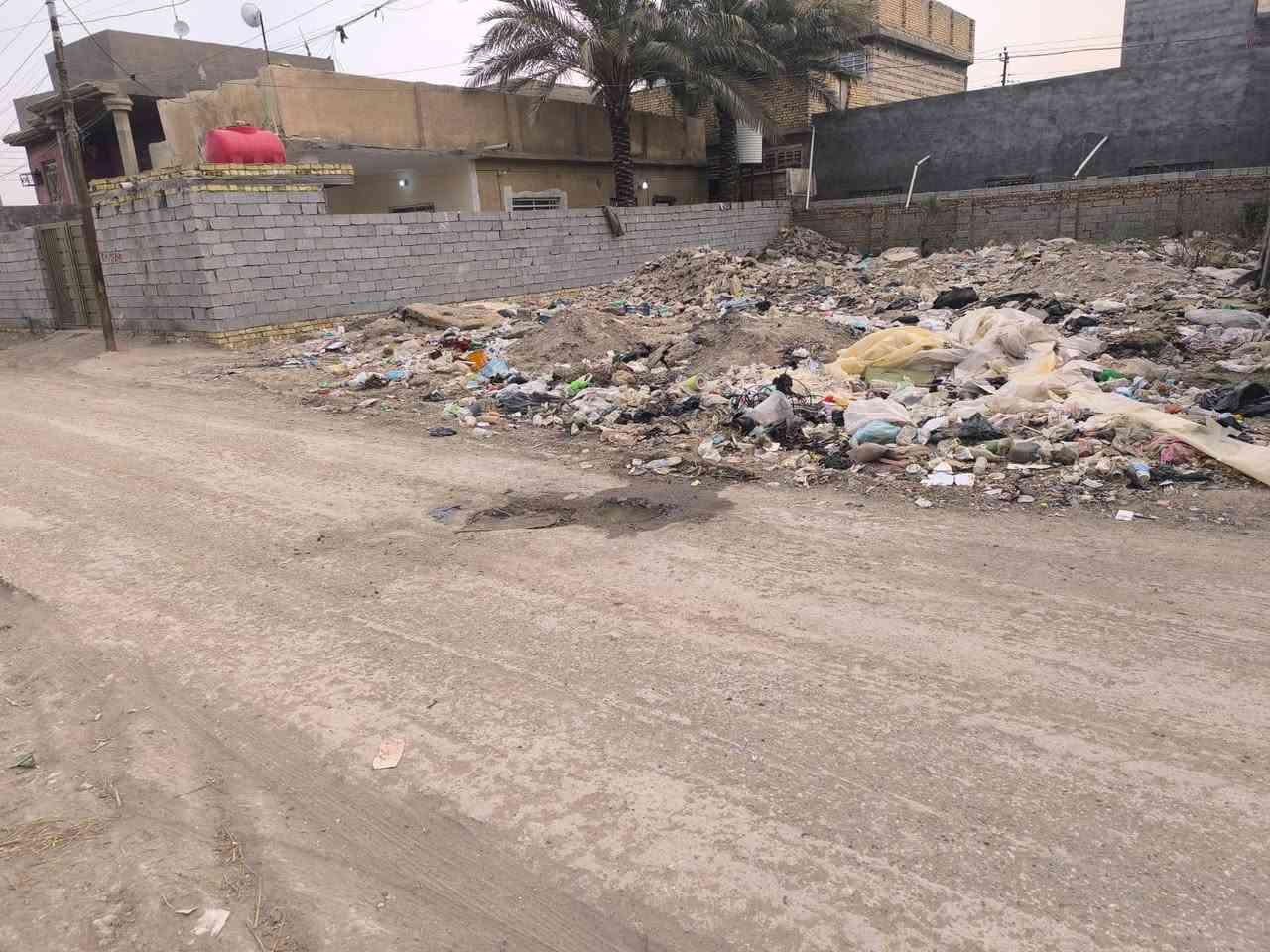 قطعتين للبيع طابو صرف مساحة كل وحده 280م العنوان الحمزة الغربي حي العسكري شارع ابو امير الحمداوي سعر الوحده 55 الاستفسار الاتصال على الرقم ***********
