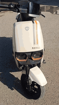 السلام عليكم ورحمة الله شباب دراجة شحن شركه (الريان) دراجه بحاله الوكالة اي مشكلة ما بيها ما عدى دكمه الهورن يرادلها تبديل فقط *الدراجه احلى من الصور بل حقيقه تاخذها على الفحص مكاني بغداد ام الكبر والغزلان للتواصل ***********
