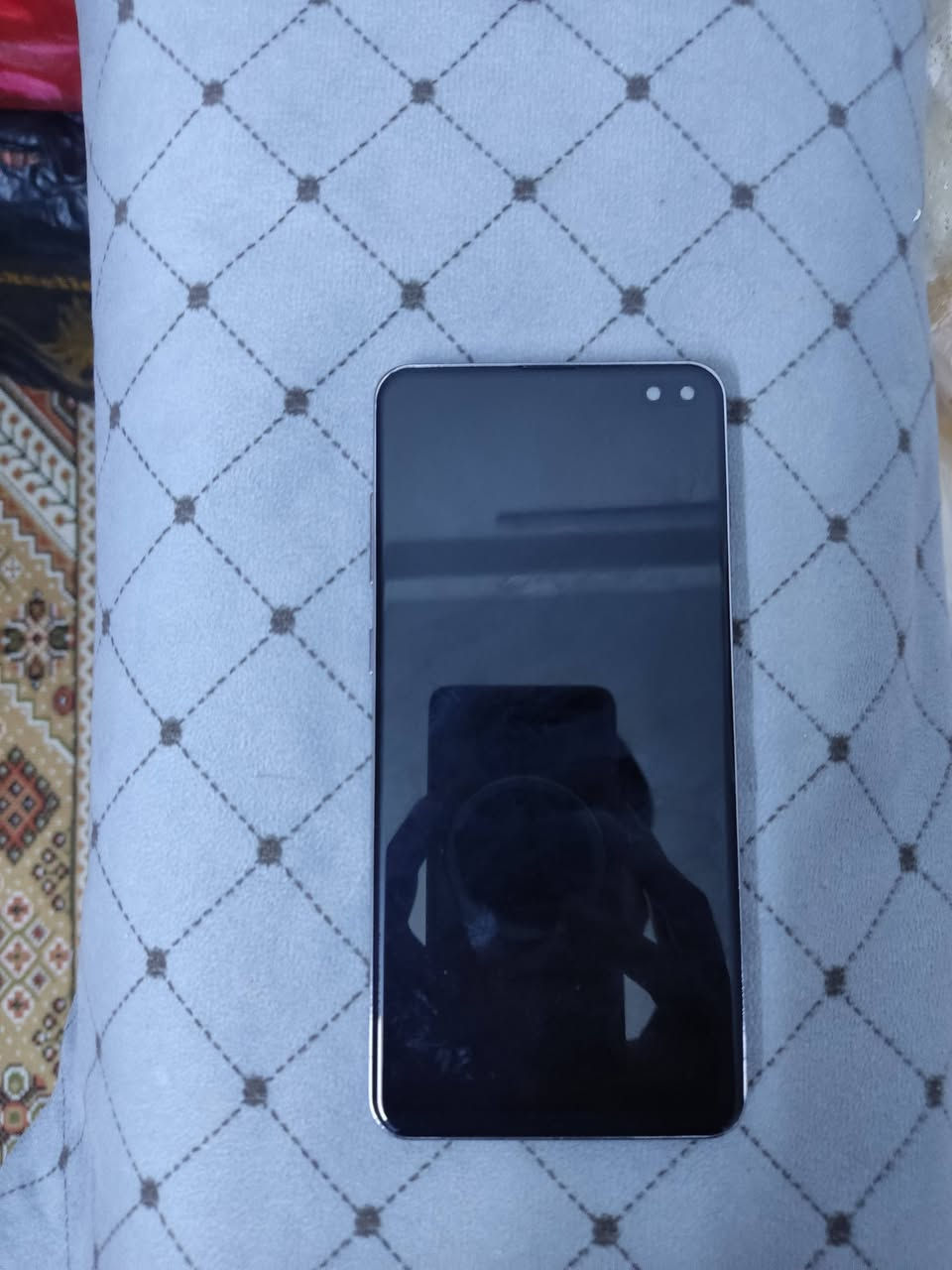 السلام عليكم عندي هذ مبايل سامسونك10بلاس .  مكاني بغداد بلديات ***********   واتساب فقط السعر 250 وبي مجال
