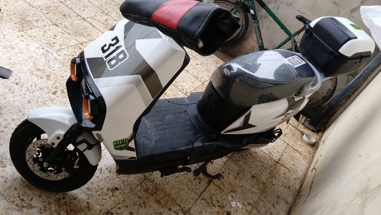 السلام عليكم
ماطور 318. للبيع 

مواصفات معروفه 

نضام رجوع R

السرعة 70 حقيقي بل شاشة 95 

لايت عالي ناصي 

دبل اشارة

حساس بريك 

 صندوق 

تشغيل عن بعد 

بطاريته شرط الماطور كلو شرط كلو شغال وشرط عل فحص اشتريته بشهر ٩
سويجات وبصمه ٢ مال شركه
السعر 575 بي مجال   

 فقط  بيع

مكاني ايسر حي الزهراء

***********
