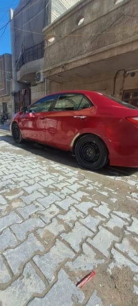 كورلا 2015 نظيفة على ايدي حادثها بلصورة مبين والسونار هم موجود  رقمها ...