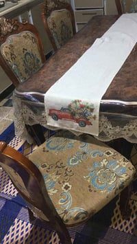 ميز طعام ملكي • ٦ مقاعد • جديد ونضيف