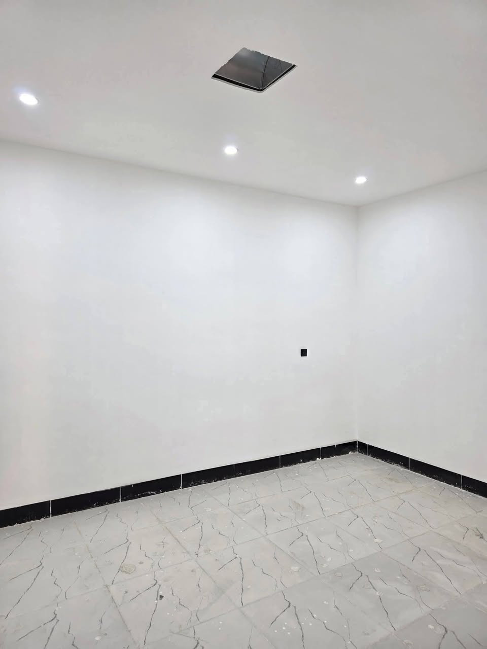 #دارللبيع طابو صرف
#المساحة :-  100متر zero
#واجهة  الدار :  5 متر
#الموقع :-  روناكي خلف سوك قرب مستوصف

#تفاصيل كل دار 🏡 
_ ط/١
- استقبال 
- هول 
- غرفة نوم 
- مطبخ بارد
- مطبخ حار 
- صحيات 
- كراج سيارة.
- درج داخلي
ط/٢
نفس تصميم
نضام دكت ثقوف مغربي كامل.

     
#للأستفسار الأتصال على الارقام التالية :-🔶️
 📞 *********** 📲
 📞 *********** 📲
أو مراسلتنا عبر { فايبر ــــ وتساب ــــ 📲} 
أو مراجعة #مكتب شوان للعقارات والمقاولات الكائن في الحرية علاء سايدين بنجاعلي مقابل جامع عبداللة و حديقة مثلاث
{  #نتشرف #بزيارتكم }
