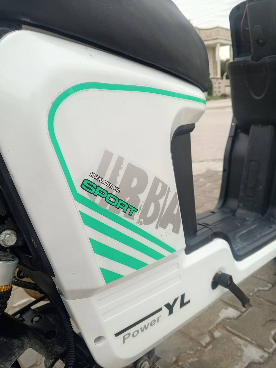 دراجه R9 مواصفات حلوه المواصفات 👇

موديل2025 دراجه بيها كم طخات
 مكفوله من الكهرباءيات
ما مبدل بيها اي شي غير التاير الخلفي مبدله
تمشيك km28 دراجه كلش نضيفه 
ما صارلي 4اشهر من جبت هاي 
السعر 450 وبي مجال 
الرقم ***********
