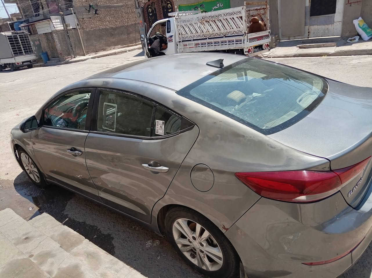 حادثها باب وجاملغ وربع البنيد كما موضح بلصوره وبيهن صاير جراد وبيها صبغ قليل بلجاملغات الخلفيه
بغداد مدينه الصدر  السعر 112 وبيها مجال
***********
الموديل: 2018
اللون الخارجي: رصاصي
المحرك: 2.0 لتر، 4 سلندر
ناقل الحركة: أوتوماتيك 6 سرعات
نظام الدفع: أمامي
فتحة سقف
شاشة لمس
كاميرا خلفية
كشنات تدفاه
حساسات خلفية
تشغيل بصمة (Smart Key)
مثبت سرعة
تحكم بالمقود
إنارة LED نهارية 
نظام ABS وESP للثبات
بلوتوث، USB، وApple CarPlay / Android Auto
حادثها باب وجاملغ وربع البنيد كما موضح بلصوره وبيهن صاير جراد وبيها صبغ قليل بلجاملغات الخلفيه
