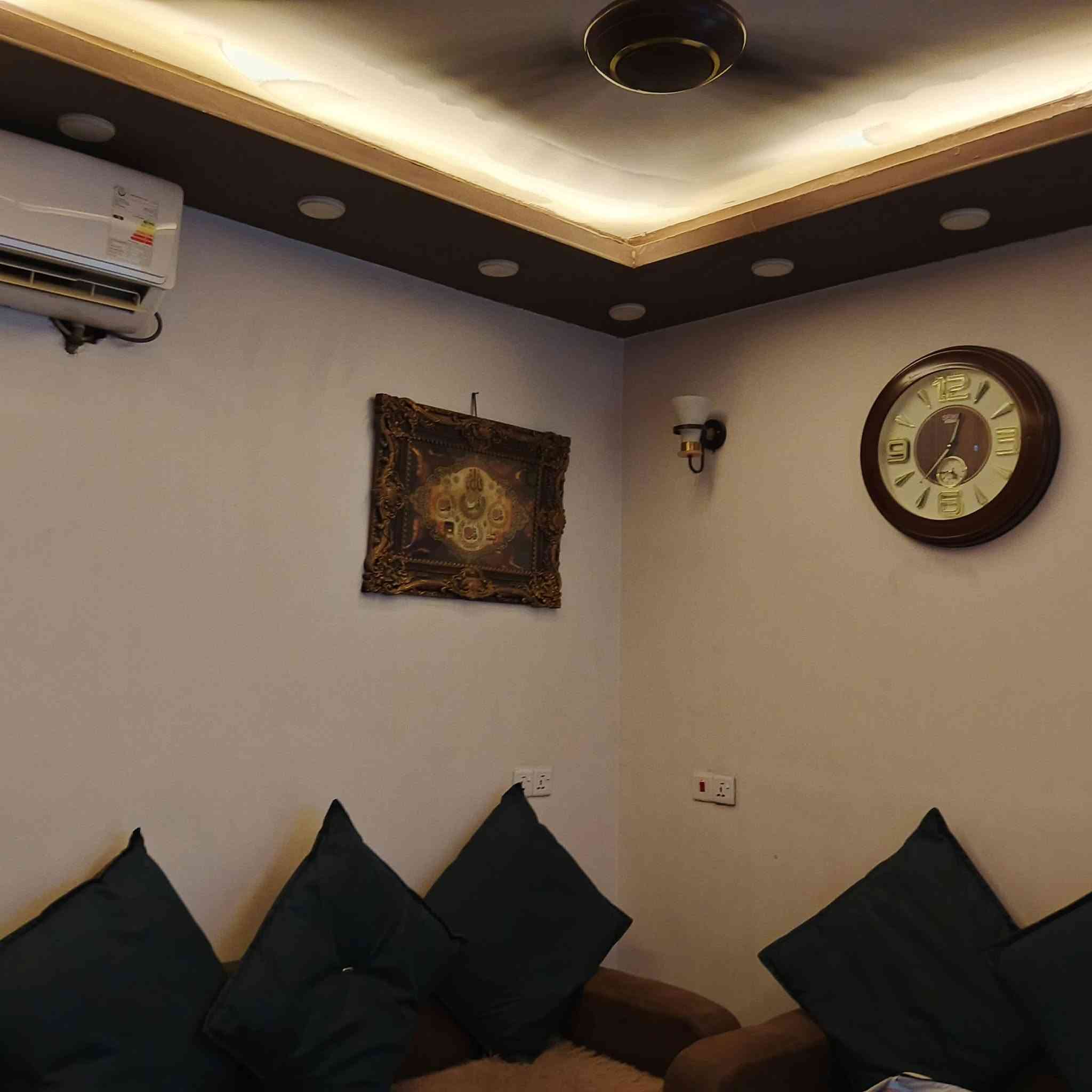 بيت للبيع سند 25طابو زراعي في سبع ابكار بشارع مشتل عايد اول فرع قريب علئ شارع العام جدا مساحة البيت 70متر واقع حال 75 واجهة 5 نزال 14 يتكون البيت
عدد الغرف 5 
عدد طوابق 3  
الغرف علئ الوجه مساحتهة 5 في 4
الغرف الصغيرة 3في 4
يوجد مدخلين للبيت
طابق الارضي يحتوي علئ ستقبال ومطبخ وغرفة نوم وحمام وترك
طابق الثاني غرفتان نوم وحمام
طابق ثالث غرفتان نوم وحمام
وبيتونة وسطحين بيت بناء حديث  بناء سنة 2021 للاستفسار اكثر اتصل علئ رقم  *********** او مراسلة خاص (اني صاحب البيت)♦

