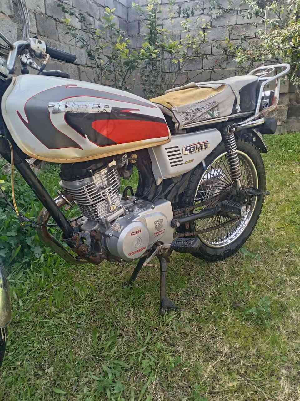 دراجه للبيع موديل ٢١ وبيها نواقص السعر ٤٠٠وبيها مجال
للاتصال او وتساب عل هذا رقم ***********
