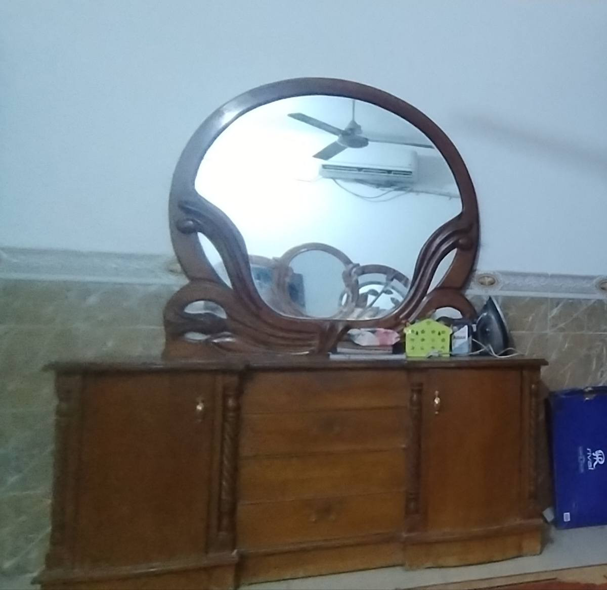 السلام عليكم.. عندي غرفة نوم صج داخل وخارج  كامله تسكام ٦ ابواب مع الملحق نظيفة.السعر مليون وبيهه مجال


**إذا كنت صاحب هذا الإعلان وتريد حذفه لأي سبب، رجاءا أرسل رسالة إلى الدعم الفني**