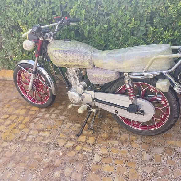 مكلف بنشر لحد يراسلني اليريده يتصل ع صاحبه 

دراجه سيفان 25 محرك 200جديده لوك ماشيه شي قليل كهربائيات كامله شغاله كير ومحرك كفاله سعره ٦٢٥ بيها مجال. هاذه رقم صاحب الدراجه ‭٠٧٨٠ ٨٣٣ ٤٩٤٢‬
