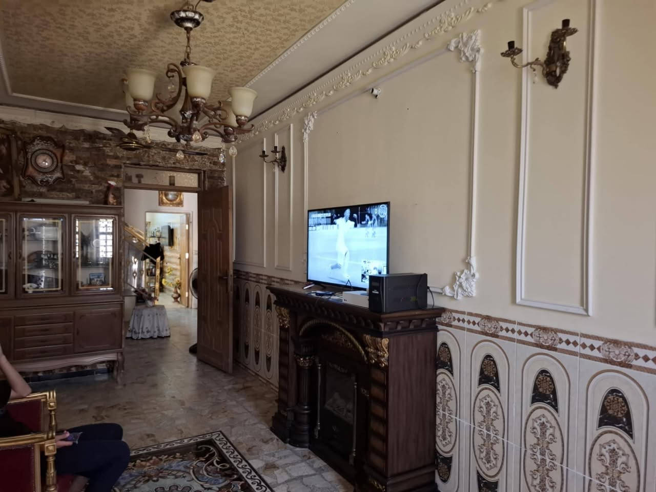 ٨٠ متر ثلاث طوابق بناء مرتب بالشهداء الاولى خلف مطعم العائلة للبيع السعر خاص او اتصال ***********
